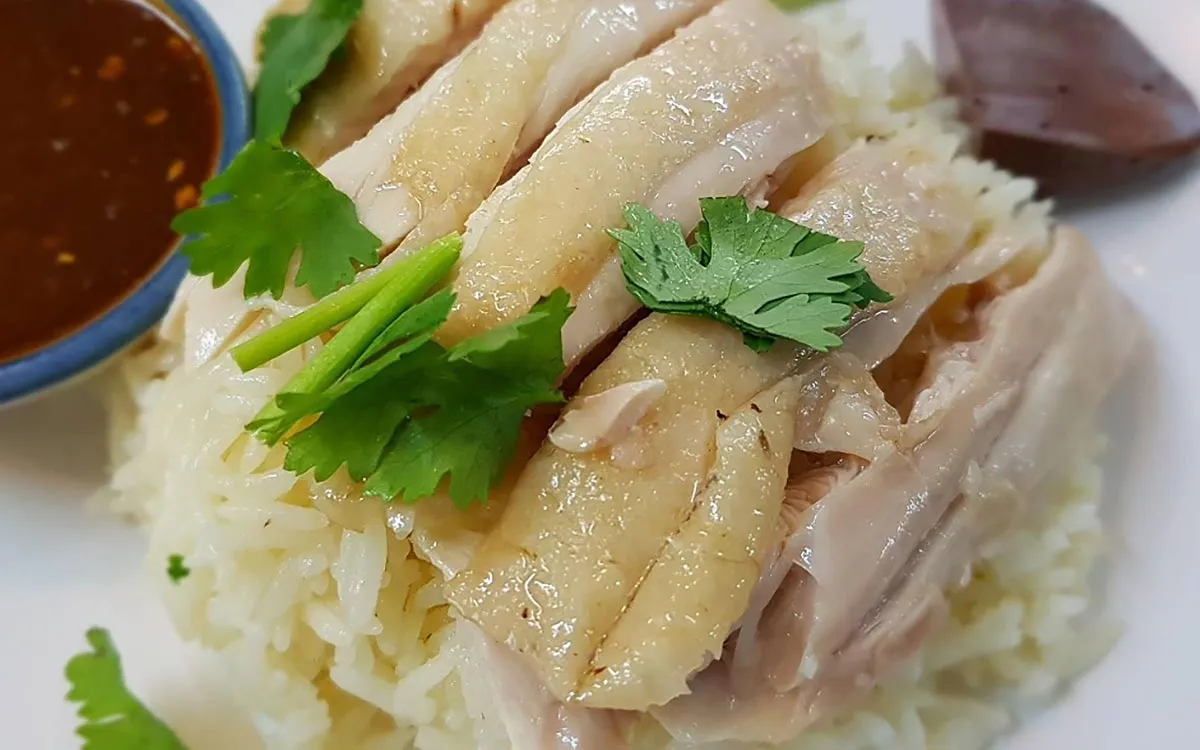 ข้าวมันไก่สองสีสามย่าน